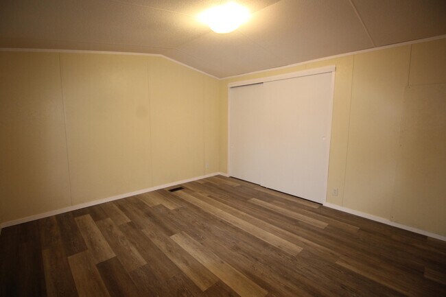 Building Photo - 2528 Baywood Dr
