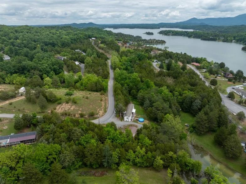 Building Photo - 1225 Holbert Cemetery Rd