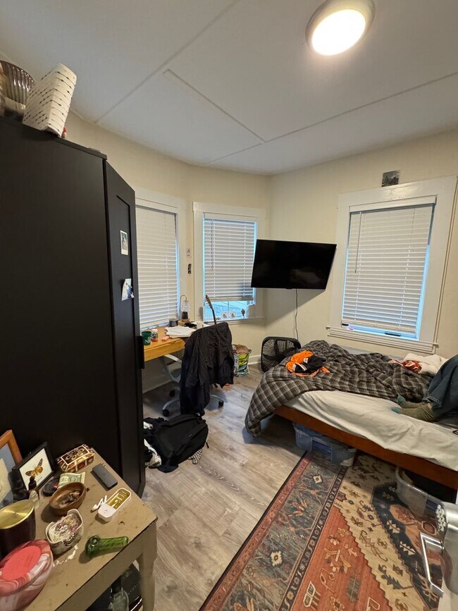 Building Photo - Single-Family House in Allston, In-Unit Laundry, Porch, Central Heat/AC, Parking, Eat-in Kitchen