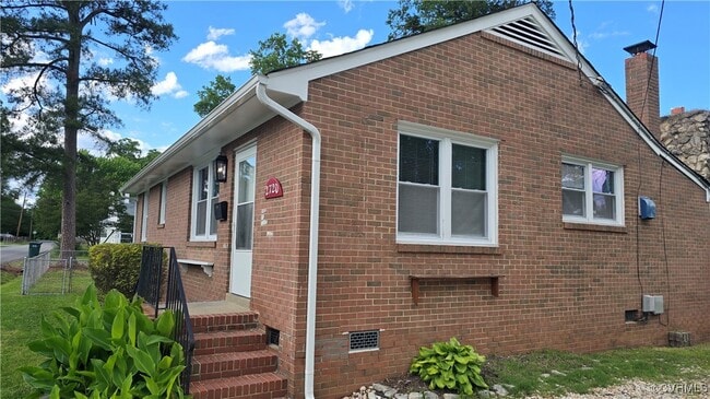 Building Photo - 2720 Maplewood Rd