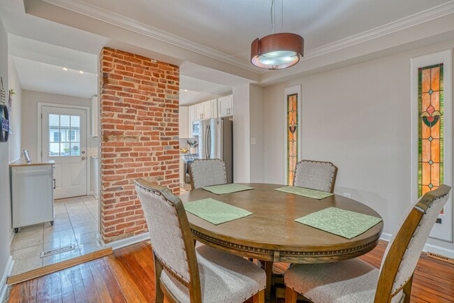 Building Photo - 907 S Bouldin St