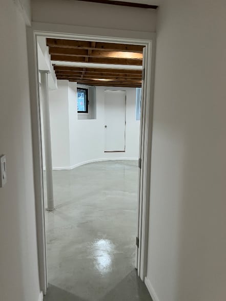 Building Photo - 68-33 64th Pl