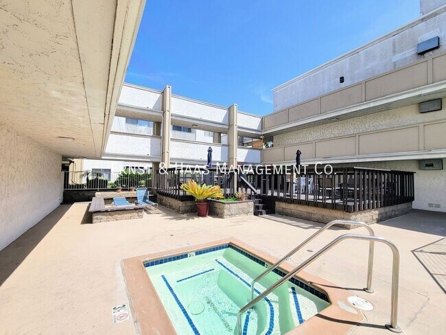 Building Photo - 3565 Linden Ave