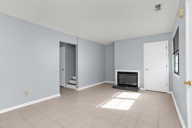 Building Photo - 110A Melanie Ln