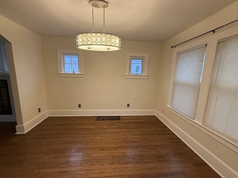 Building Photo - 502 Boyden St