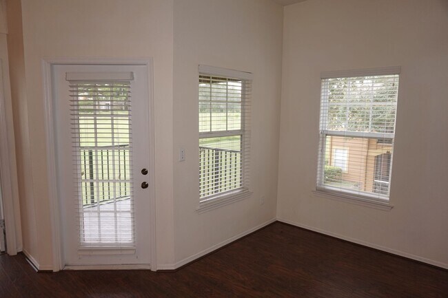 Building Photo - 400 Summit Ridge Pl