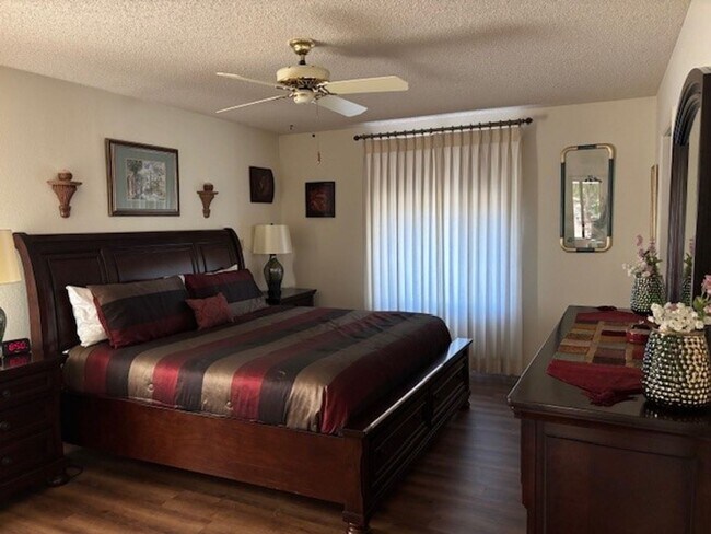 Building Photo - Welcome to this charming 2-bedroom, 2-bathroom home. Available April through October 2026!