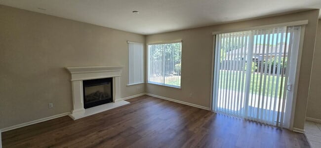 Building Photo - Tracy, Beautiful Home in Award Winning Jef...