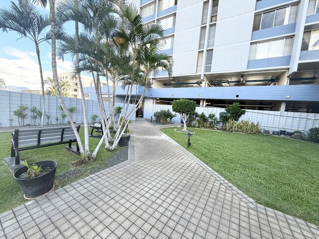 Building Photo - AVAILALE NOW- SPACIOUS 1 BED/ 1 BA CONDO IN HARBOUR RIDGE!