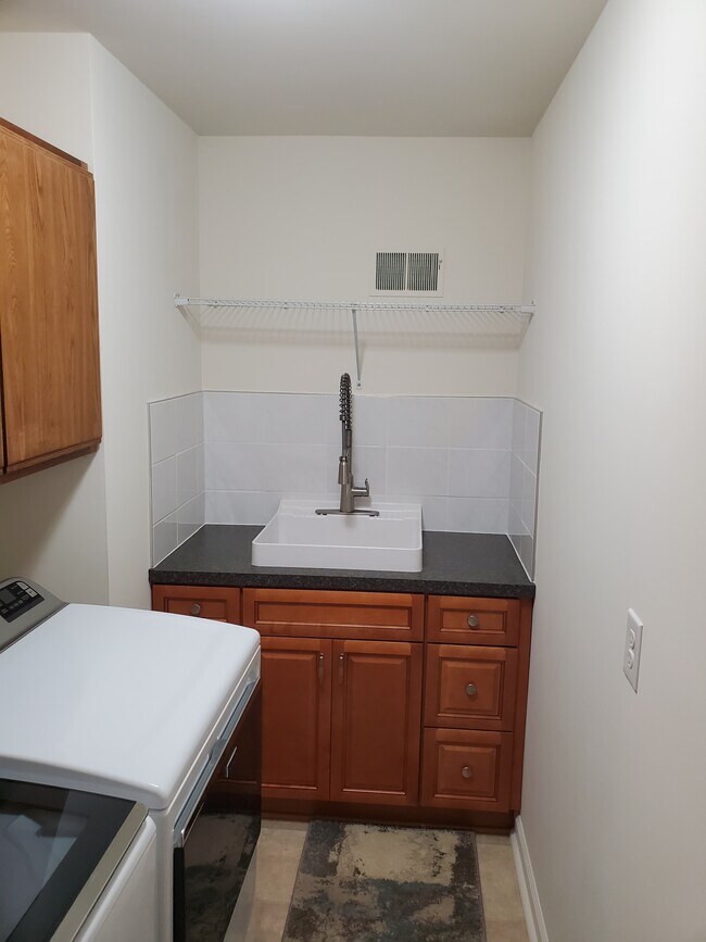 Building Photo - 1402 Milestone Dr
