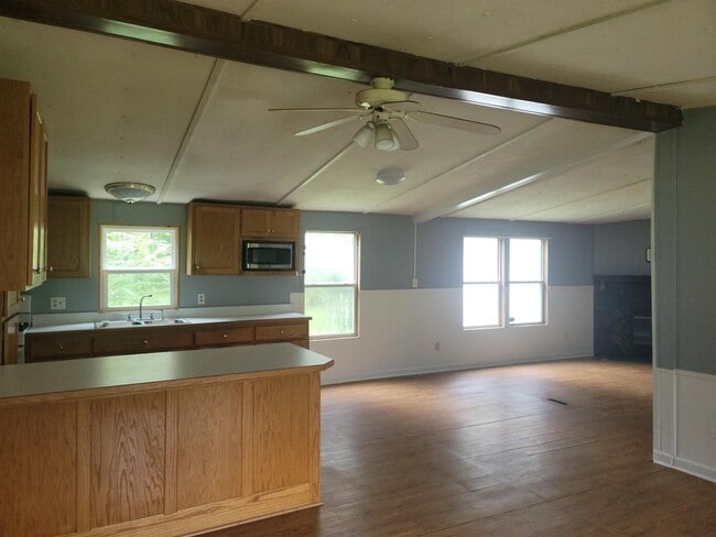 Building Photo - 572 Potter Woodberry Rd