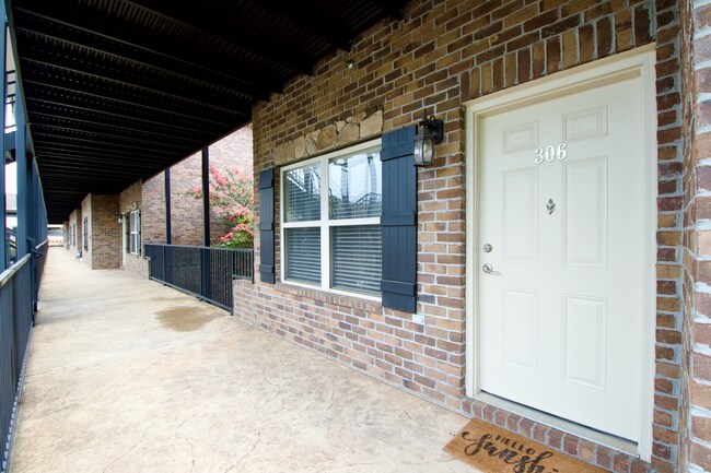 Building Photo - Downtown Auburn Living on West Glenn – Wal...