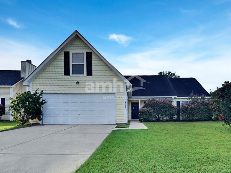Primary Photo - 415 Equinox Cir