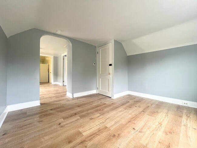 Primary Photo - 46 Hawley St