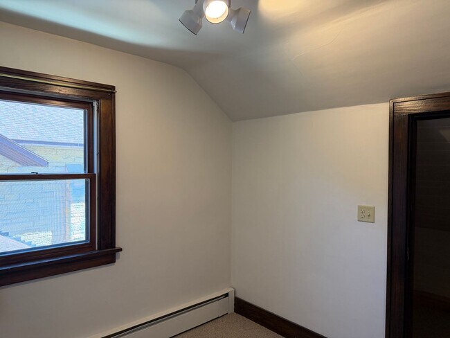 Building Photo - 5- Bedroom House for Rent in Chaseburg