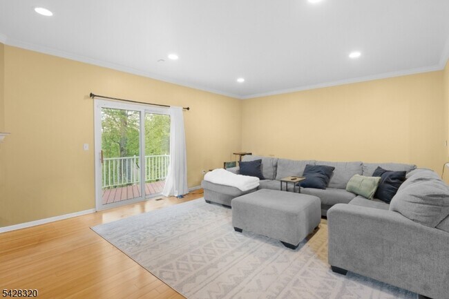 Building Photo - 84 Autumn Ridge Rd