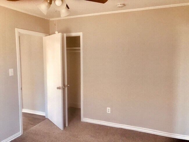 Building Photo - RECENTLY REMODELED 4 BEDROOM 2 BATH HOME I...