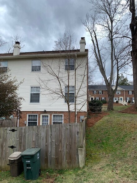 Back of Property - 3219 Regents Park Ln