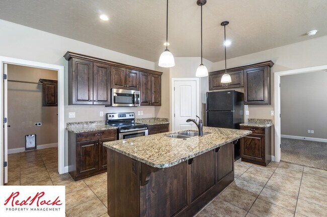 Building Photo - Dog Friendly, Pleasant 4 Bedroom, 2.5 Bathroom Townhome