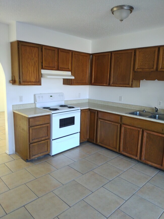 Building Photo - 1316 S Sandburg Dr