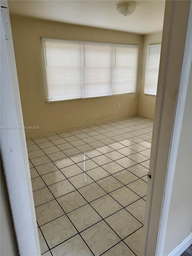 Building Photo - 9390 E Bay Harbor Dr