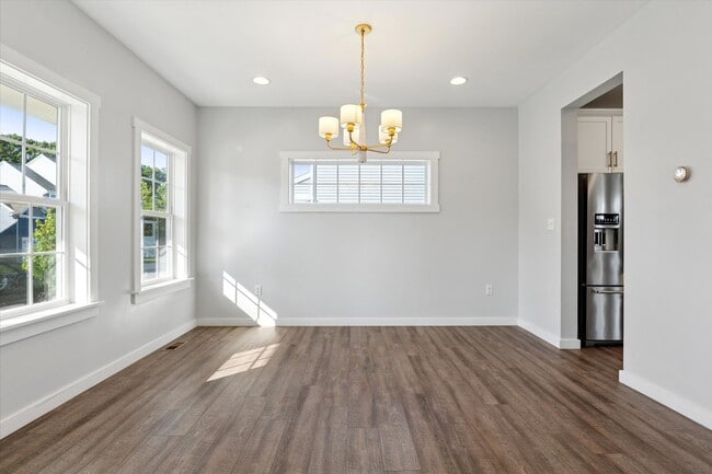 Building Photo - Available Immediately – 4 Bedroom, 2.5 Bat...