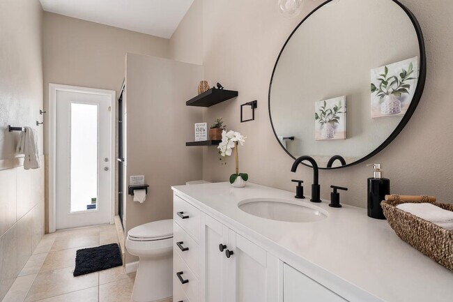 Building Photo - 412 N Hampton Dr