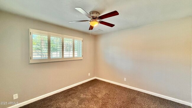 Building Photo - 2502 E Sahuaro Dr