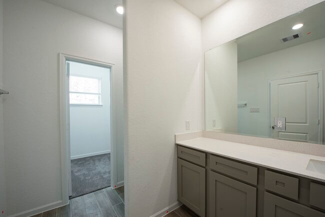 Building Photo - 585 Dry Fork Ln