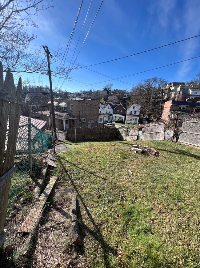 Building Photo - Updated 2BR 1 bath house for rent