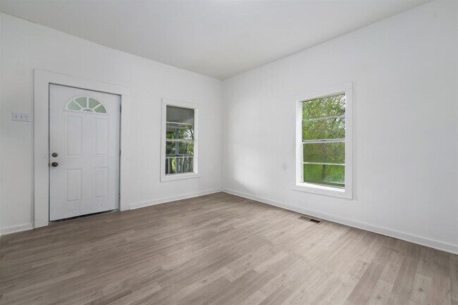 Building Photo - 3230 Arlington Ave