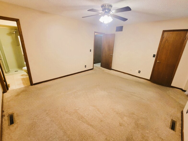 Building Photo - 1709 N Brunswick Ln