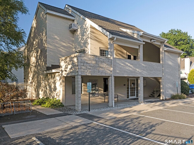 Building Photo - 303 Willow Springs