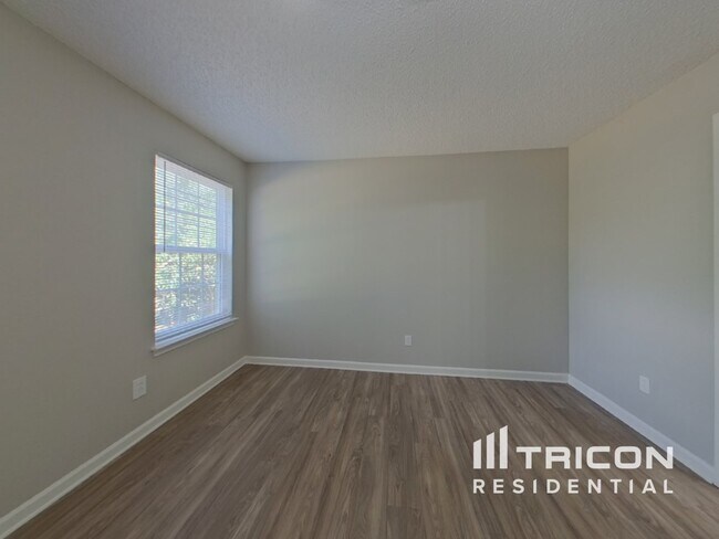 Building Photo - 4112 Everest Dr