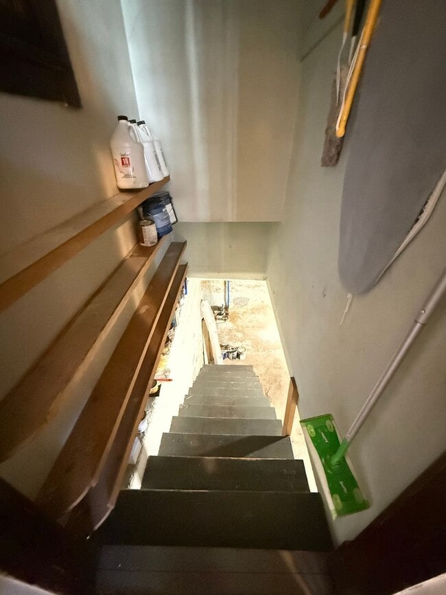 Building Photo - 408 E Del Norte St