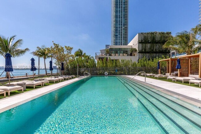 Building Photo - 3131 NE 7th Ave