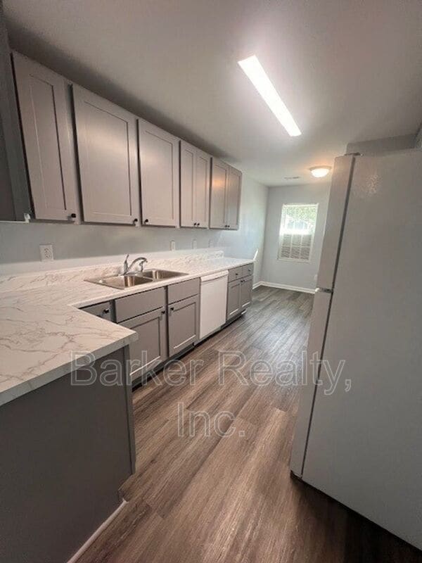 Building Photo - 1602 Pender St