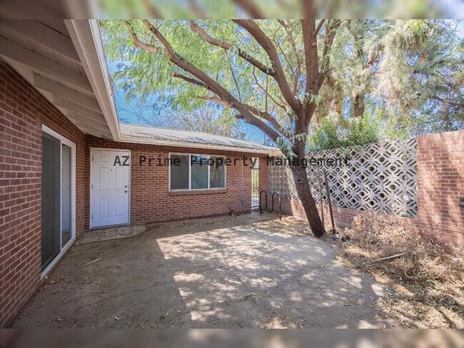 Building Photo - 351 E Encanto Dr