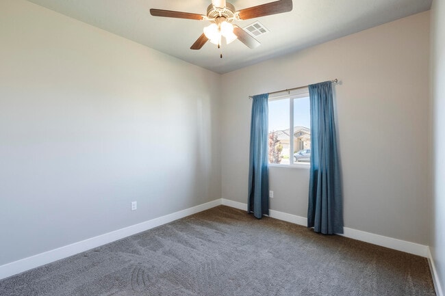 Building Photo - 3338 E Crimson Ridge Dr
