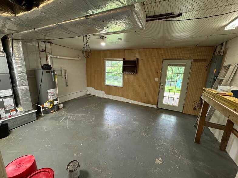 Storage room with walk out - 45 S Colonial Dr
