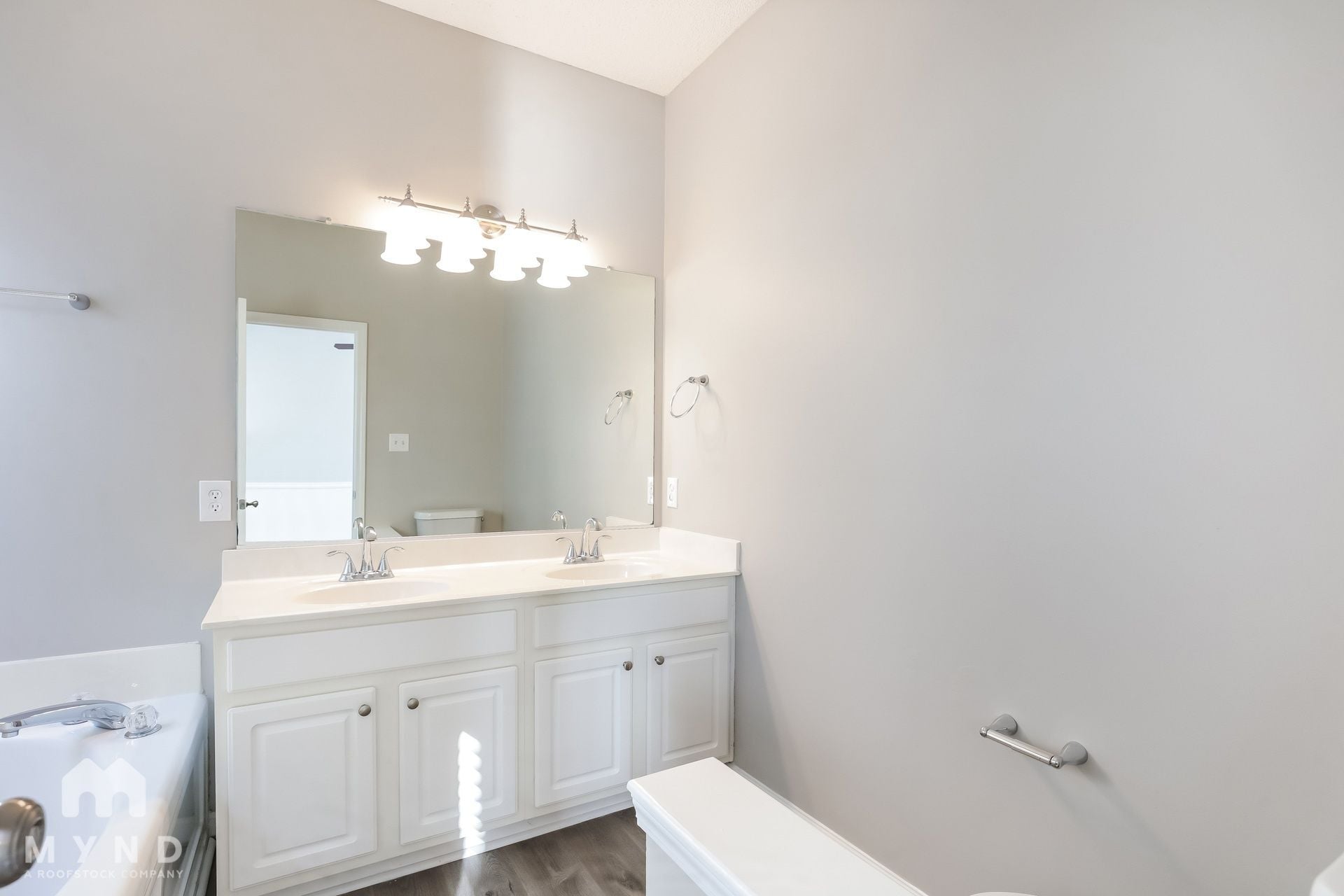 Building Photo - 8104 Stone Bridge Ct