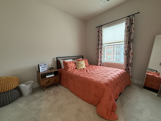 Building Photo - Legacy of Poquoson Townhome.