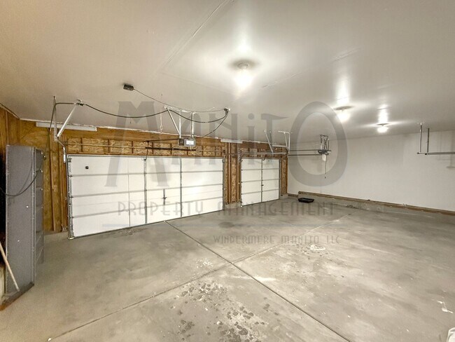 Building Photo - Sprawling Mead Home
