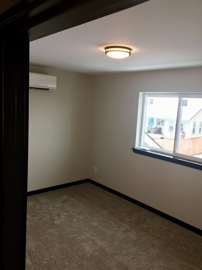 Building Photo - 2300 Landon Ln