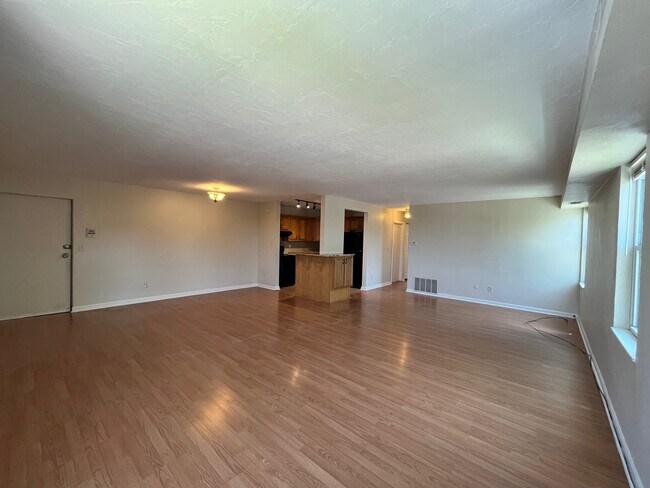 Interior Photo - Fifth 6780