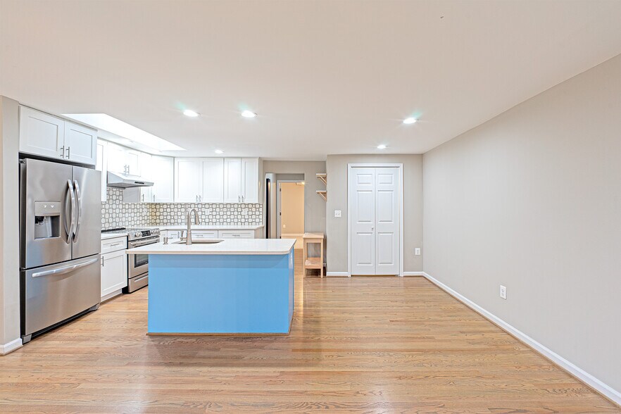 Building Photo - 9705 Locust Hill Dr