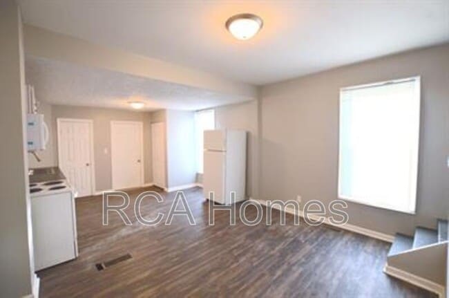 Building Photo - 1011 E Legrande Ave