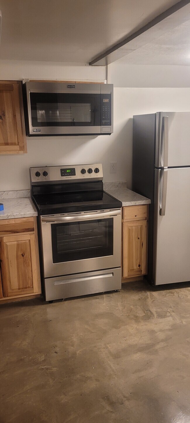 New stove and refrigerator - 10 Eleanor Ave