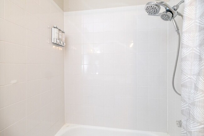 Building Photo - 2719 Stratford Ct
