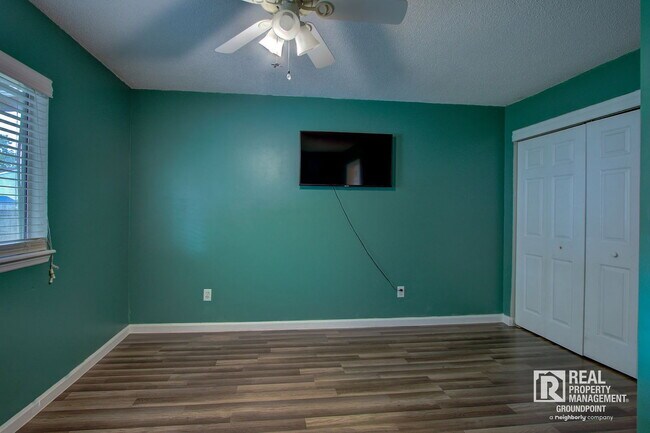 Building Photo - 121 Sioux Ct
